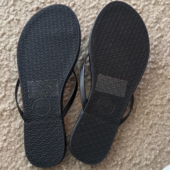 Solei Sea Black Flip Flops - Picture 2 of 3